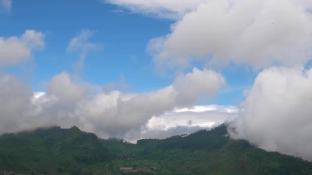 View of mountains on the way to Lipton's Seat with fast moving clouds. 4K resolution speed up. — Stock Video