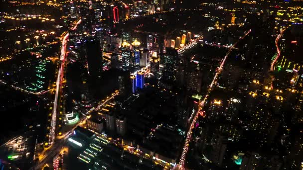 Shanghai - Vue aérienne de la ville de nuit avec la circulation. Résolution 4K laps de temps, longue vitesse d'obturation. — Video