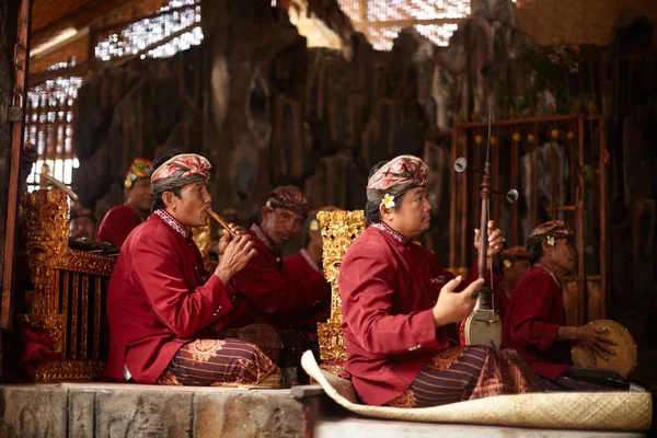 Endonezya Ulusal Dansları. Müzisyenler Endonezya tiyatro. Barong Dance.