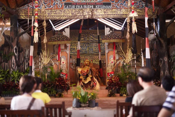 Barong Dance. Tiyatro Bali Adası. Bali Adası yolculuk. Barong ruhu. 