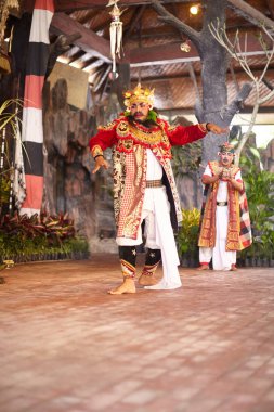 Bali Adası, Endonezya - 15 Şubat 2013: Efsanevi yaratıklar, güzel tiyatro performansı dans Kechak.