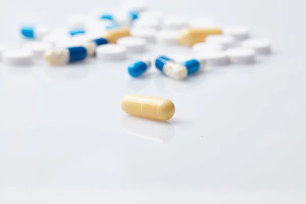 Таблетки Таблетки Ліки Ізольовані Наркотики Охорона Здоров Фармацевтика Аптека — стокове фото