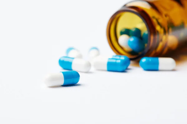 Üretim tablet. Ambalaj ilaçların. Tablo hapları. Ambalaj tabletleri. Vitaminler sağlıklı bir yaşam için. Anestezi.