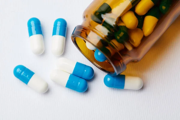 Produção Comprimidos Embalagem Medicamentos Comprimidos Mesa Embalagem Comprimidos Vitaminas Para — Fotografia de Stock
