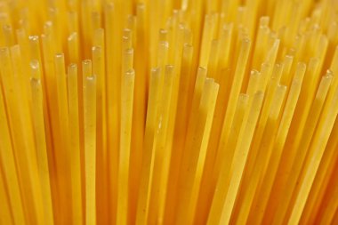 siyah arka plan üzerine izole spagetti