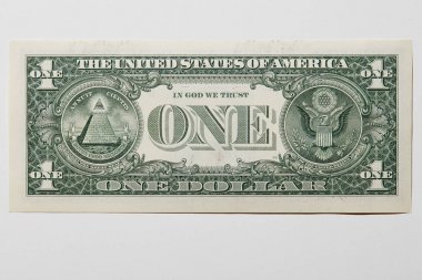 Bir dolarlık banknotun arka tarafını beyaz arka planda yalıtma.