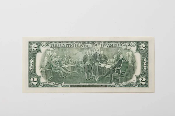 白い背景に2ドル紙幣裏側 — ストック写真