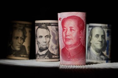 Çin para birimi yuan ve ABD doları amerkinaische faturaları