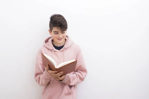 Teenager Student Mit Büchern Der Weißen Wand — Stockfoto