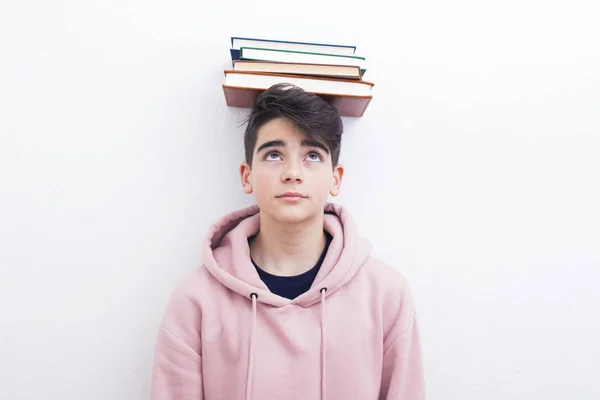 Adolescent Préadolescent Étudiant Avec Livre Sur Fond Blanc — Photo