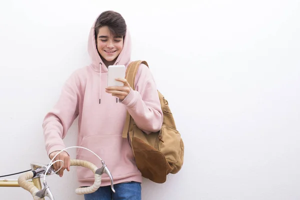 Jonge Student Met Rugzak Fiets Witte Muur — Stockfoto