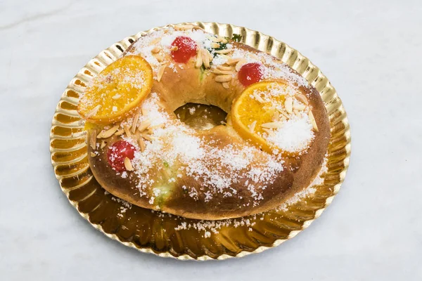 Torta Giorno Filo Isolato Bianco — Foto Stock