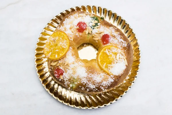 Kuchen Oder Königsgarn Isoliert Weiß — Stockfoto