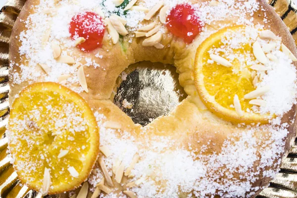 Kuchen Oder Königsgarn Isoliert Weiß — Stockfoto