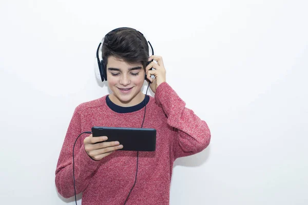 Niño Aislado Escuchando Música Con Auriculares — Foto de Stock