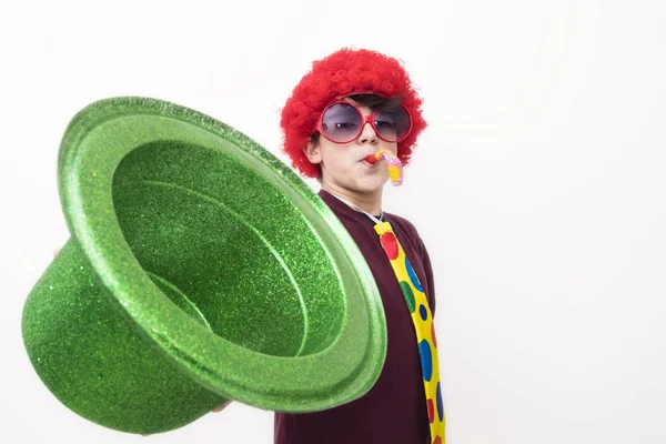 beyaz izole karnaval kılığına çocuk