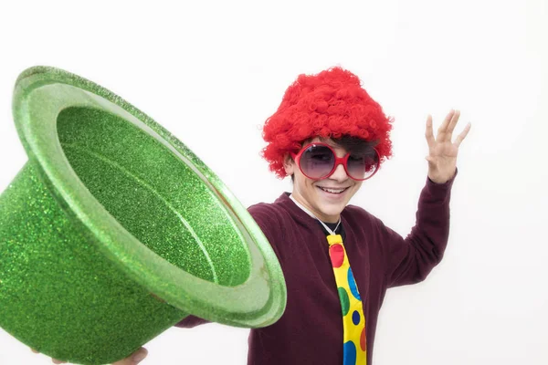 beyaz izole karnaval kılığına çocuk