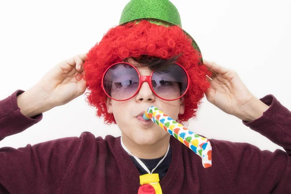 beyaz izole karnaval kılığına çocuk