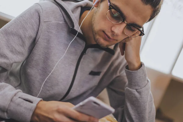 Teléfono Móvil Moda Joven — Foto de Stock