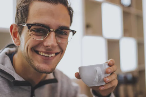 Portrait Jeune Homme Branché Prenant Café — Photo