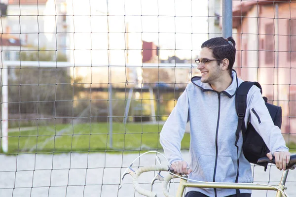 Kind Met Rugzak Buiten Fiets — Stockfoto