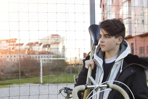 Jovem Para Moda Com Bicicleta Livre — Fotografia de Stock