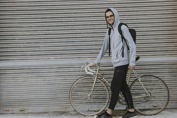 Young Fashioned Vintage Bike Street Wall — Stock Photo, Image