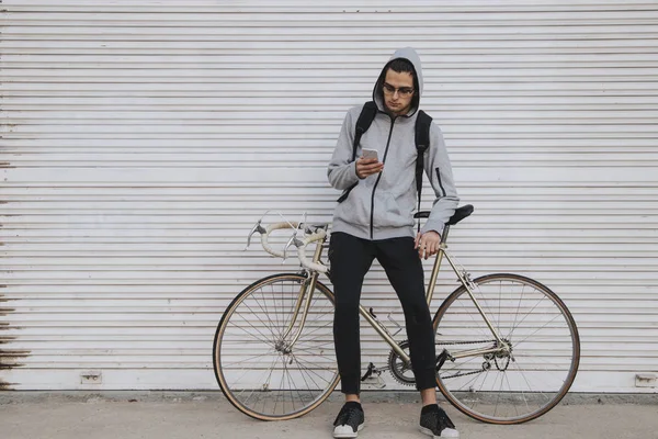 Ung Gammaldags Vintage Cykel Gatan Väggen — Stockfoto