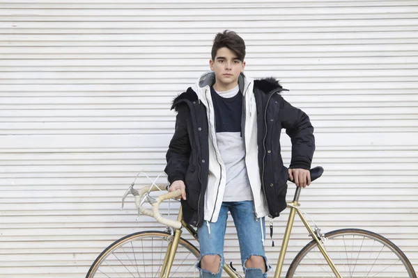 Young Fashioned Vintage Bike Street Wall — Stock Photo, Image