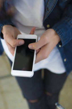 Cep telefonlu ellerin kapatılması