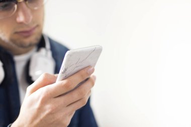 el ile hareket eden telefon