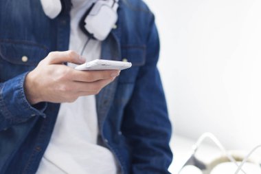 el ile hareket eden telefon