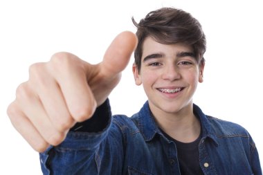 Genç ya da genç beyaz arka planda izole