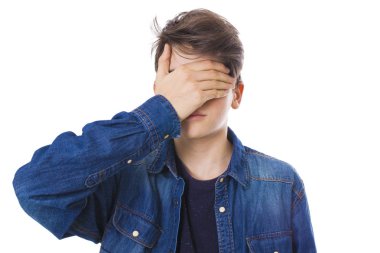 Genç ya da genç beyaz arka planda izole