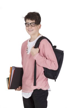sırt çantası ve beyaz izole kitap ile genç öğrenci