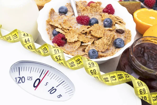 Escala Com Alimentos Saudáveis Conceito Dieta Perder Peso — Fotografia de Stock