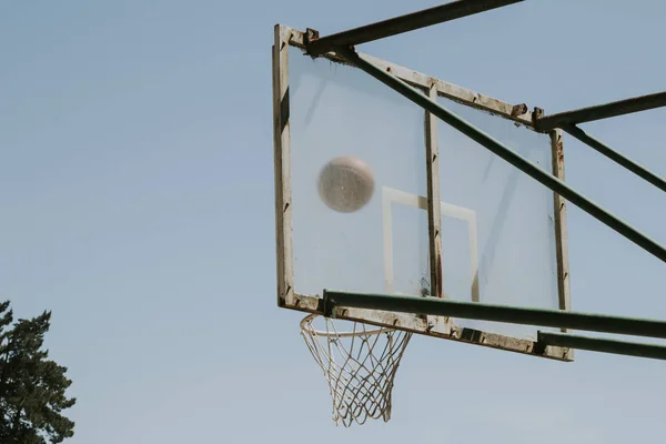 Jovem Atleta Com Basquete — Fotografia de Stock