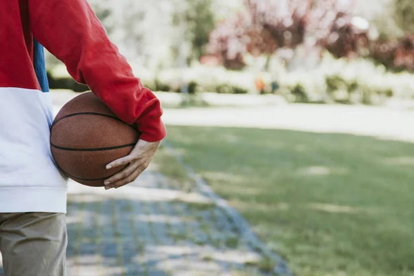Jongeren Met Basketbal Open Lucht Hand — Stockfoto