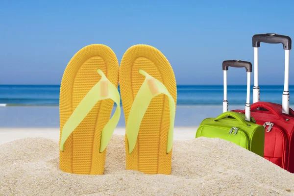 Paesaggio Con Spiaggia Sandali Viaggi Vacanze Estive — Foto Stock