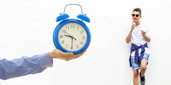 Hand Geklokt Jonge Ouderwets Met Ijs Zomer — Stockfoto