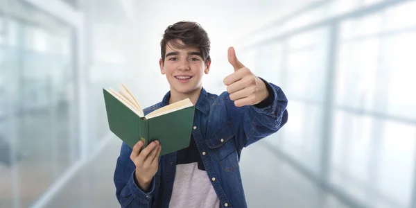 Estudiante Adolescente Con Libro Abierto Signo Aprobación —  Fotos de Stock