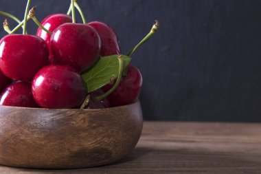 rustik ahşap altta Kazıklı doğal kiraz