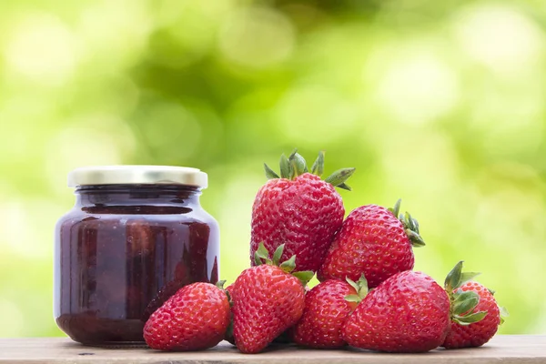 Natuurlijke Aardbeienjam Met Natuurlijke Aardbeien — Stockfoto