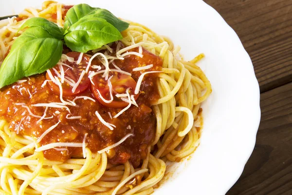 Spaguetis Makaron Przygotowany Sosem Bolognese Serem — Zdjęcie stockowe