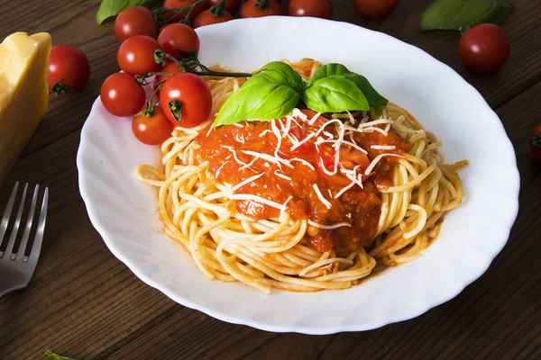 Spaghetti Bolognese Tomato Sauce Cheese Basil — Stock Photo, Image