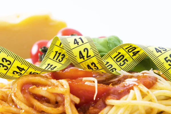 Bandmaß Mit Nudelgericht Hintergrund Diätkonzept — Stockfoto