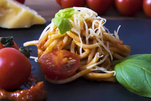 Macarrão Spaguetis Com Salsa Queijo Dieta Criativa Mediterrânea — Fotografia de Stock