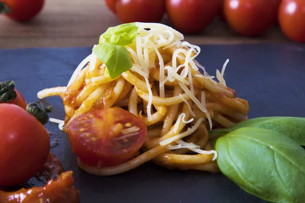 Macarrão Spaguetis Com Salsa Queijo Dieta Criativa Mediterrânea — Fotografia de Stock