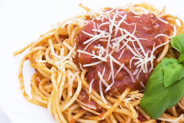 Spaguetis Prato Bolonhesa Com Queijo Folha Manjericão — Fotografia de Stock