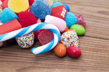 tatlılar ve şekerler rustik ahşap yığılmış